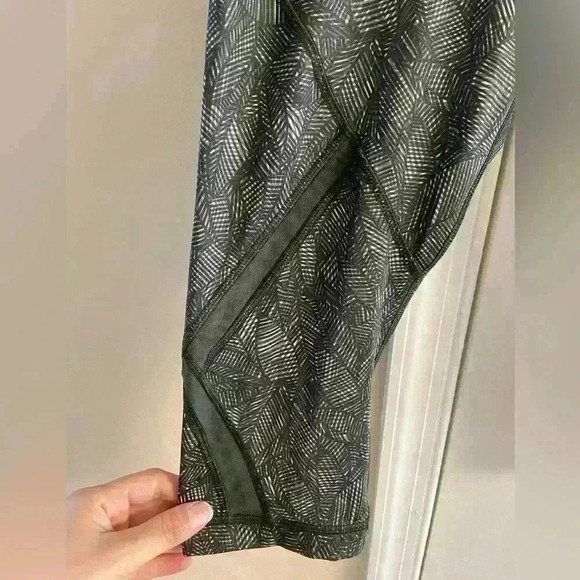 Lululemon cool to street mesh detail cropped leggings Sz 6 - Picture 2 of 5